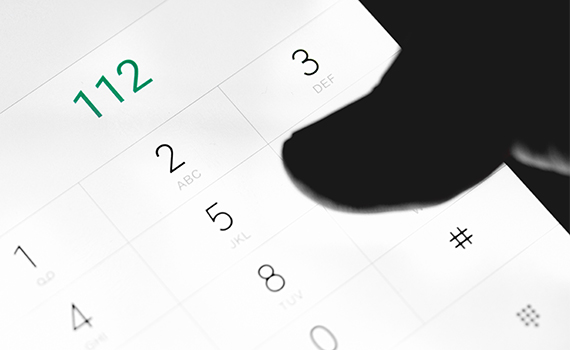 Någon knappar in 112 på sin mobil