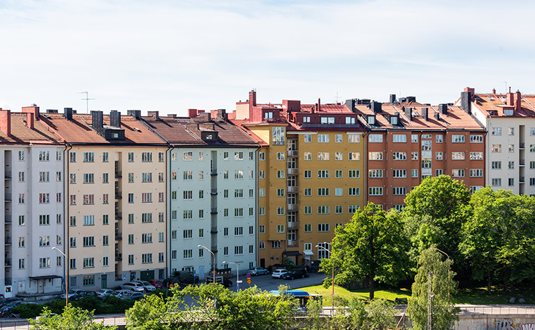 Färgglada flerbostadshus i Stockholm