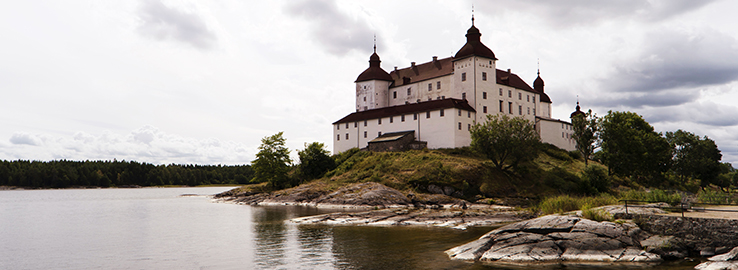 Ett slott i Skaraborg intill vatten