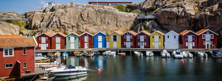 Färgglada hus och båtar