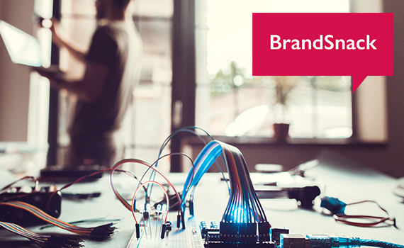 Sladdar och texten Brandsnack