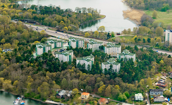 Flygfoto på ett bostadsområde i Botkyrka kommun