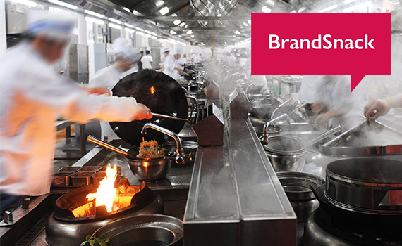 Kockar arbetar i ett storkök