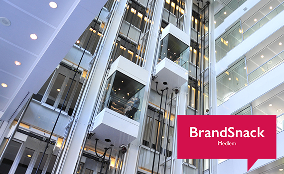 Hissar och texten Brandsnack medlem