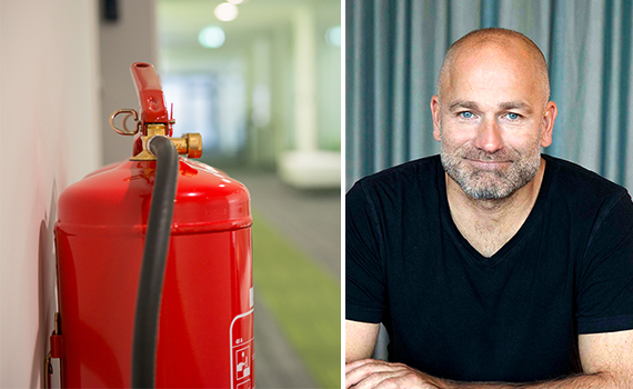 Brandsläckare i en korridor och bild på Lars Brodin