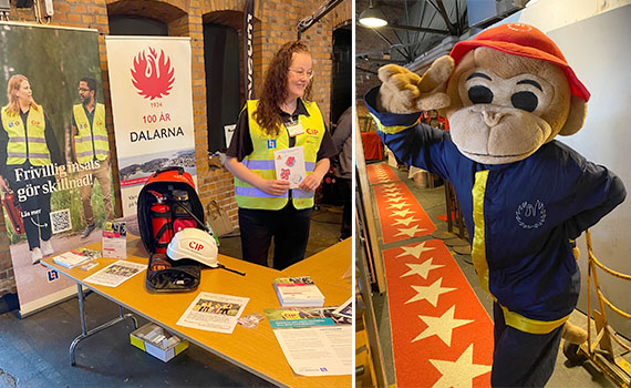 Person som delar ut saker på ett event samt en bild på Flammy framifrån