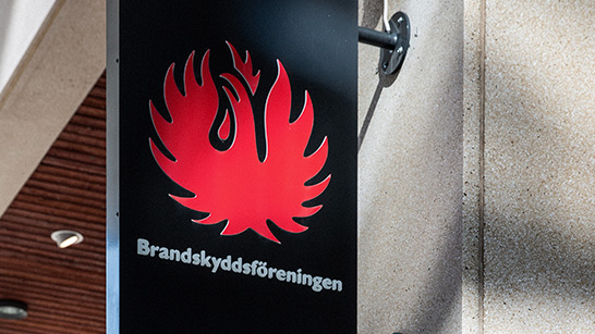 Brandskyddsföreningens logotyp på en skylt