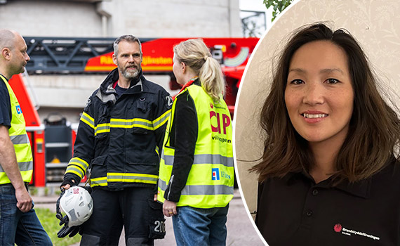 Två civila insatspersoner och en man från räddningstjänsten står vid en brandbil och diskuterar, ihopklippt med porträttfoto av Mikaela Näslund