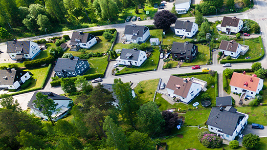 Flygfoto på villor och tomter