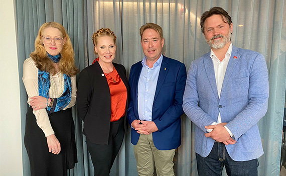 Sofie Quant, Marléne Lund Kopparklint, Markus Kallifatides och Mats Björs som står bredvid varandra