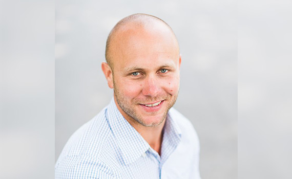 Porträttfoto Nicklas Larsson