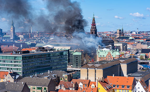 Börsen i Köpenhamn brinner